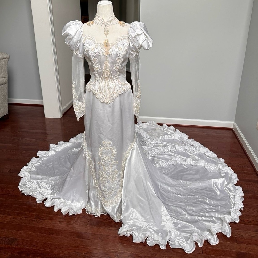 Vintage 50s 60s 70s 80s 90s Princess Beaded Embellished Wedding Dress w. Train